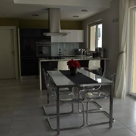 Lucia Amelia **** Apartman *